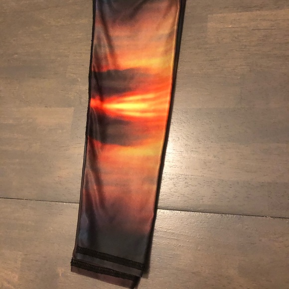 Teeki clouds hot pants - Picture 4 of 8